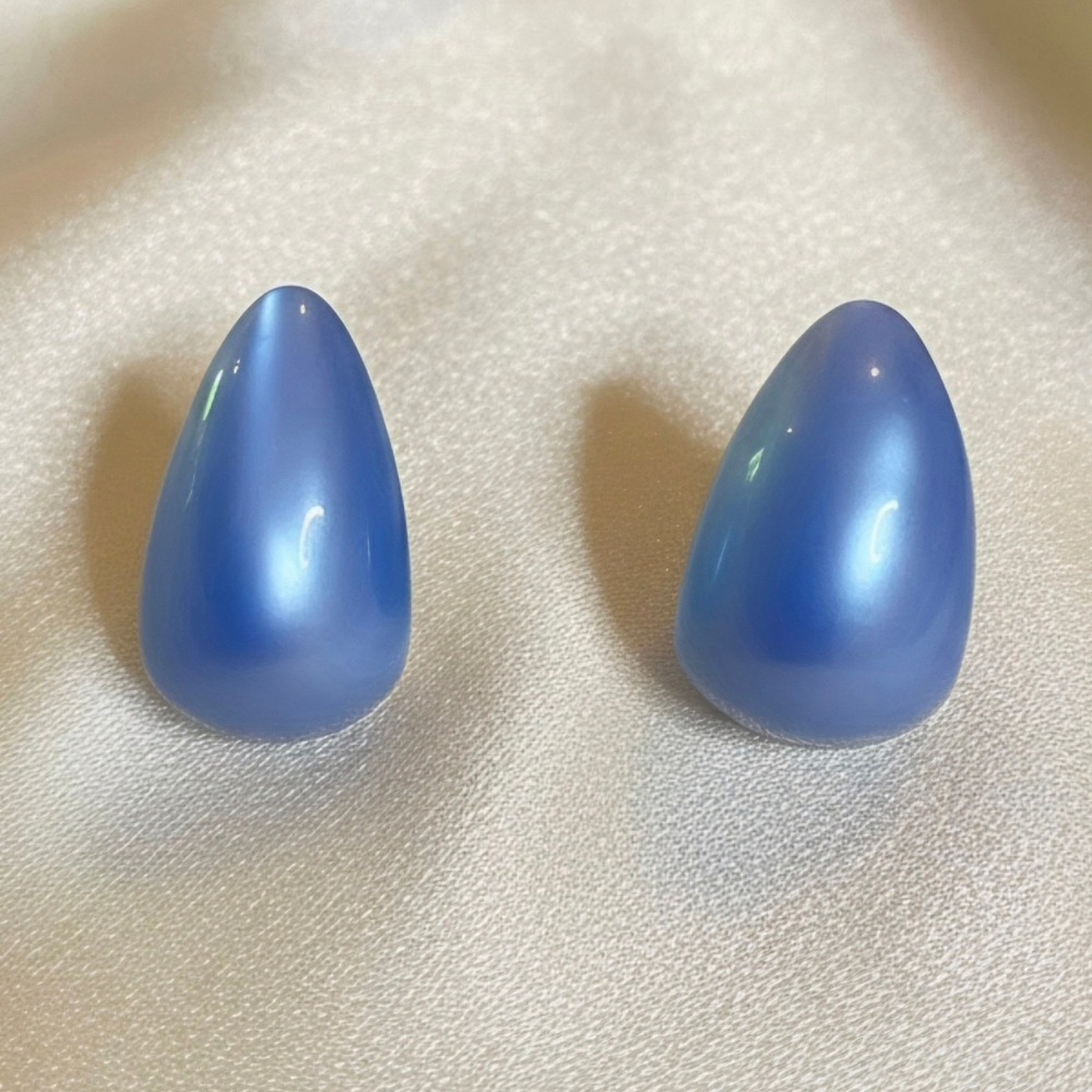 Vintage Blue Moonglow Lucite Screw Back Earrings Elongated Teardrop Mid Century